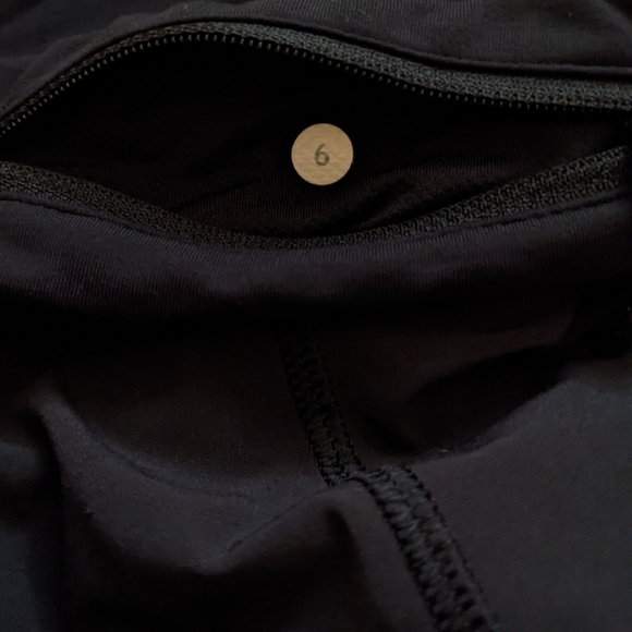 Lululemon Size 6 Black Shorts, Built in Liner and Drawstring, 5" - Picture 7 of 7